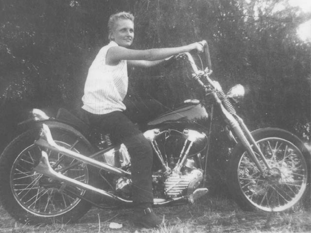 Joan Willey Dyer in 1954 - 61610 Bytes